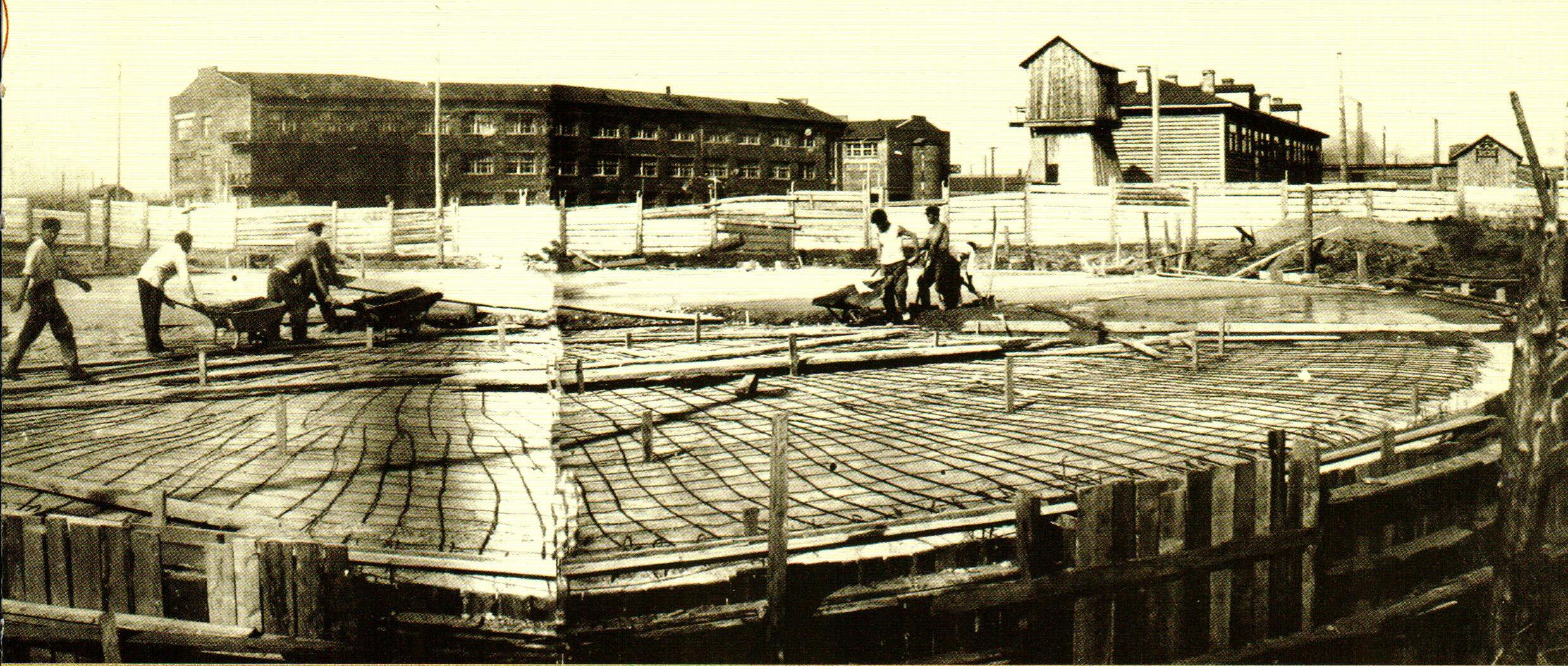 Закладка газгольдера 1930-е годы.